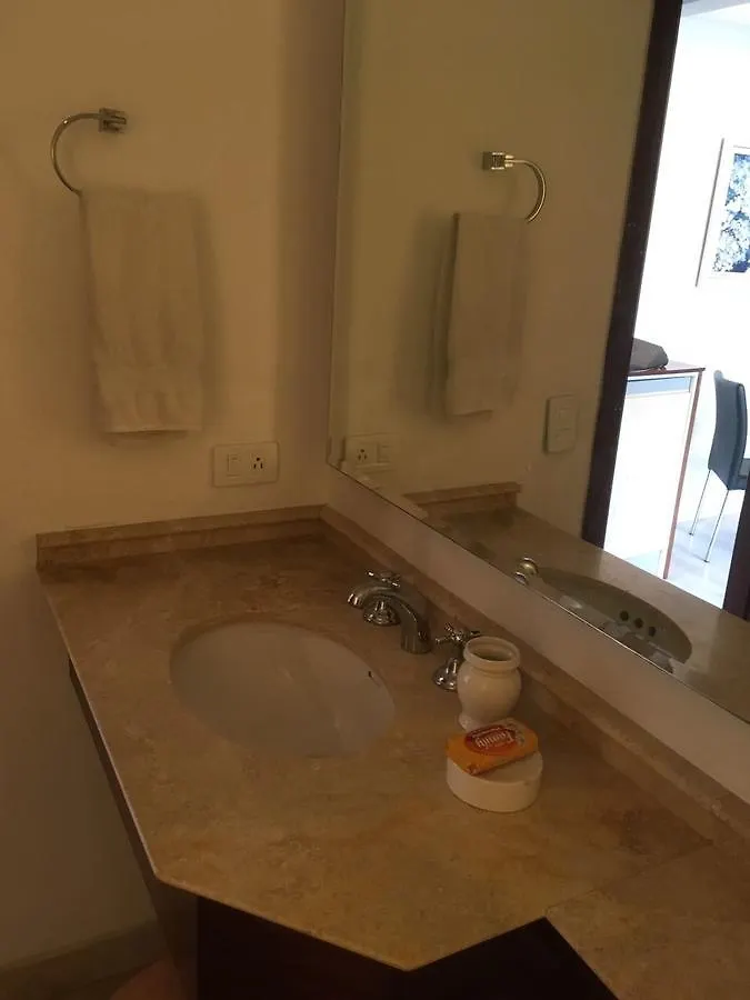 Suites Parque Real Quito 2*,